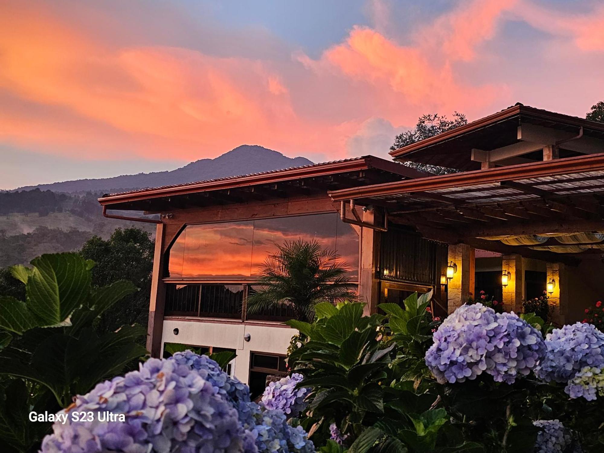 Hotel Finca Paraiso Mountain Retreat Near San Jose Airport à Birrí Extérieur photo